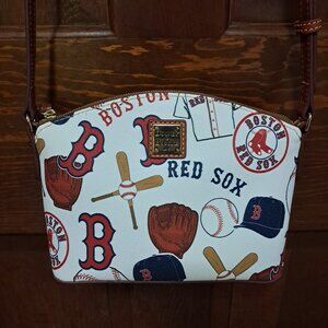 ⚾️Dooney & Bourke Boston Red Sox Crossbody Bag